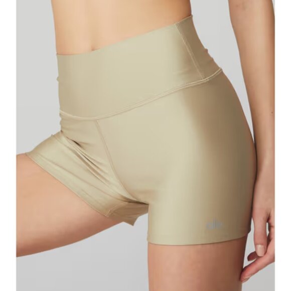 ALO Yoga Pants - ALO Yoga 3" High-Waist Airlift Short in California Sand, Size S